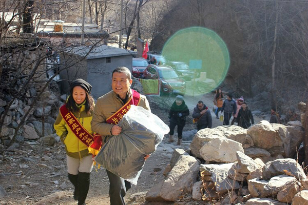 中国经济网：PA视讯·(中国区)真人官方网站制药普通电工徐荣立帮助别人&nbsp;快乐自己