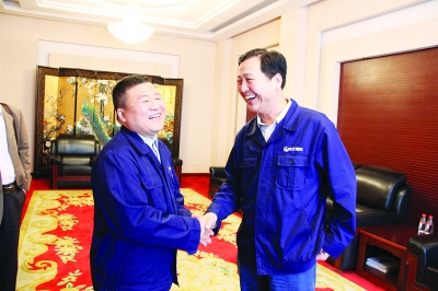 《河北工人报》图片新闻：欢送齐名