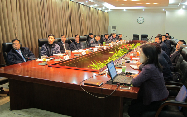 PA视讯党委召开中心组学习会