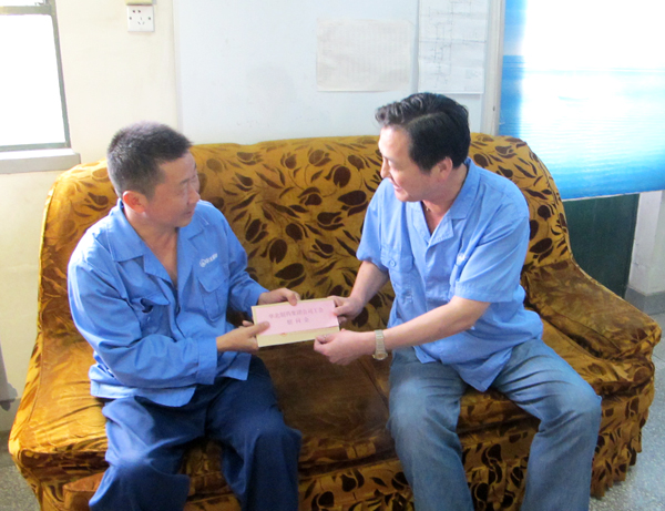 佳节前夕送温暖&nbsp;PA视讯领导慰问劳：屠阎肮<br />