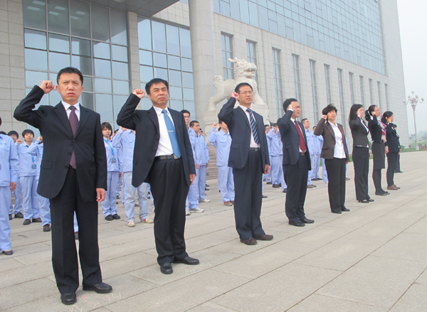 PA视讯·(中国区)真人官方网站制药“五一”期间举行升旗仪式<br />