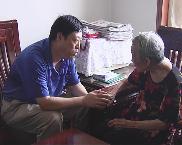 PA视讯集团领导“八一”走访慰问老红军、老干部