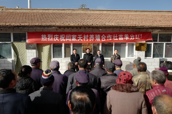 省国资委监事会主席巴利凯到PA视讯驻阳原县精准扶贫村调研慰问