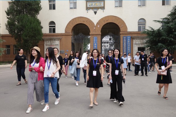 品质文化之旅：将“PA视讯·(中国区)真人官方网站”牌植入凤凰网全媒体记者心中